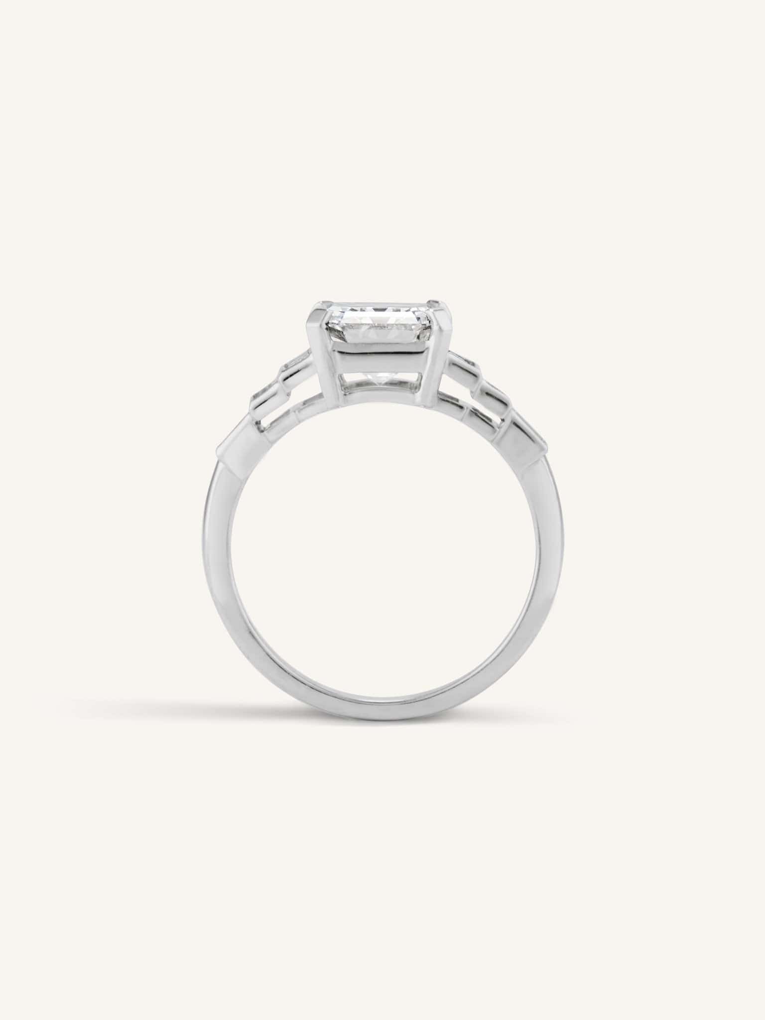 Bague de diamant vintage du milieu du siècle, 2.24ct Square Emerald Cut
